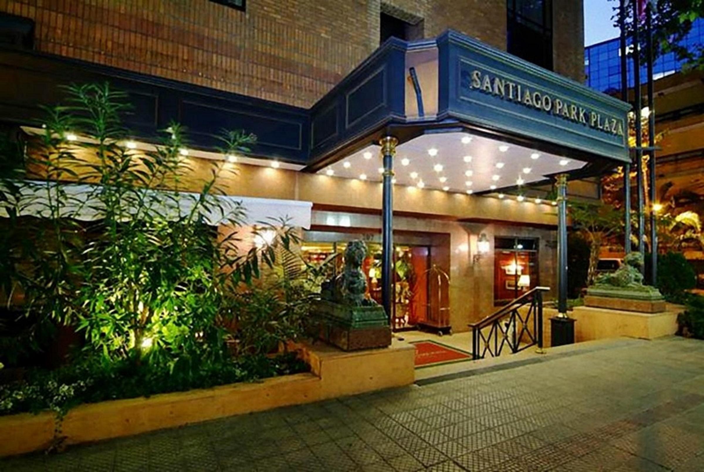 Отель Park Plaza Сантьяго Экстерьер фото